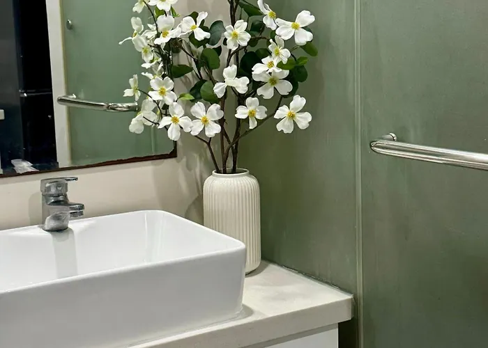 Apartment La Casa Zen - Cozy With Private Wi-fi, Complimentary Access To Fitness Centre, Swimming Pool And Stunning View Located Near The Cbd Of Ortigas, Makati, Bgc Manila